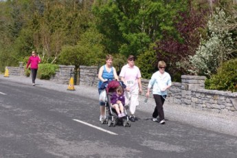 Chris & Michelle Quirke, Christina Porter & Kathleen Holian participating in the fun run